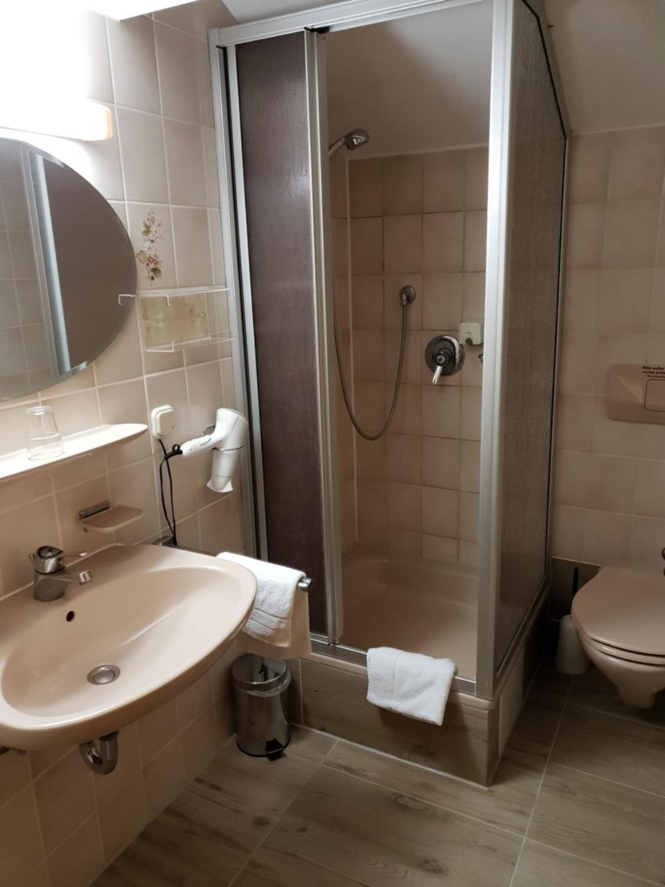 Landgasthof Bock Hotell Gauting Eksteriør bilde